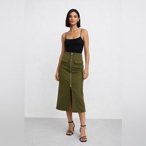 🖤 Zara Zippered Midi Cargo Skirt – Olive Green